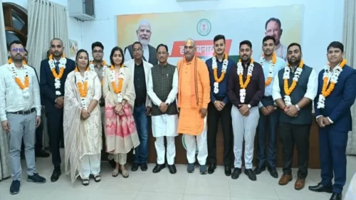 मुख्यमंत्री विष्णु देव साय से छत्तीसगढ़ लोक सेवा आयोग 2024 के टॉप 10 अभ्यर्थियों ने की सौजन्य भेंट