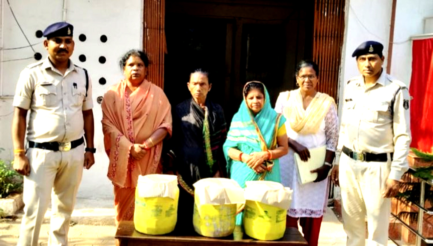 गांजा का अवैध व्यापार करने वाली 5 महिलाएं गिरफ्तार, 5 किलोग्राम से अधिक का नशीला सामान बरामद