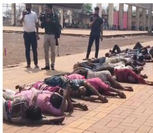 81 दिन तक अनशन के बाद D.Ed अभ्यर्थियों का अनोखा प्रदर्शन, दण्डवत करते हुए विधानसभा घेरने निकले… पुलिस ने रास्ते में रोका