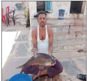 मछली पालन से आत्मनिर्भर बने प्रकाश धीवर, क्षेत्र के 20 लोगों को दे रहे रोजगार, प्रधानमंत्री मत्स्य संपदा योजना के सहयोग से सालाना 15 से 20 लाख रूपए की हो रही आमदनी