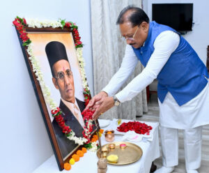 मुख्यमंत्री ने स्वातंत्र्यवीर विनायक दामोदर सावरकर की जयंती पर उन्हें किया नमन