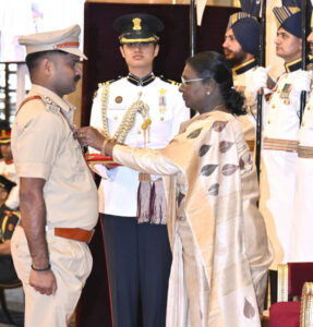 वित्त मंत्री चौधरी ने शौर्य चक्र से सम्मानित छत्तीसगढ़ पुलिस के जांबाज अधिकारियों को दी बधाई
