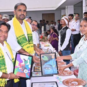 जनजातीय कारीगरों के हुनर को मिलेगा व्यापक बाजार, 20 कलाकारों एवं कारीगरों ने लगाए स्टॉल , ट्राइफेड से जुड़कर राष्ट्रीय स्तर पर पहचान बनाने का अवसर