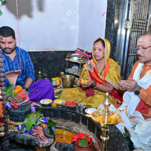 मुख्यमंत्री साय ने सावन सोमवार और नागपंचमी पर श्री फलेश्वरनाथ महादेव की पूजा-अर्चना की