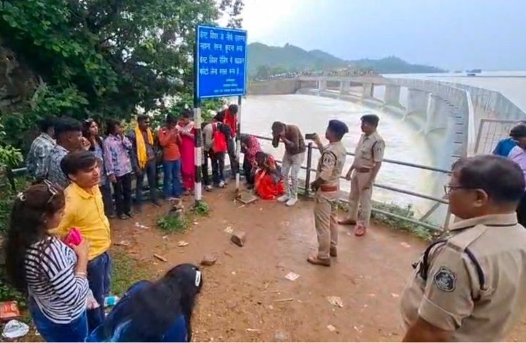 Khuntaghat dam - 10