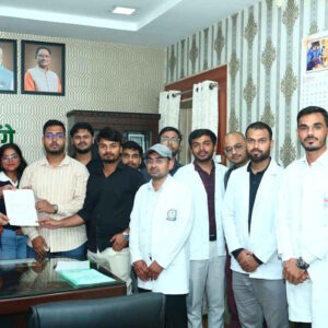 इंटर्न डॉक्टरों ने स्वास्थ्य मंत्री श्याम बिहारी जायसवाल से की मुलाकात, मांगों पर बनी सहमति; आंदोलन स्थगित