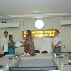 नक्सल पीड़ित 5 परिवारों के सदस्यों को मिली शासकीय सेवा