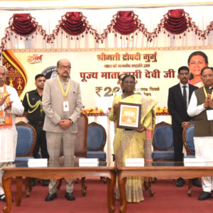 राष्ट्रपति द्रौपदी मुर्मु ने पूज्य माता हासी देवी के सम्मान में जारी किया 200 रूपए का स्मारक सिक्का