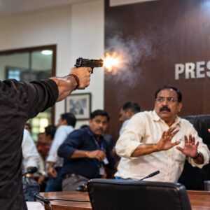 रायपुर प्रेस क्लब में सदस्यता विवाद पर बवाल, पदाधिकारियों पर तानी पिस्टल; हवा में दिनदहाड़े फायरिंग करने वाला युवक गिरफ्तार