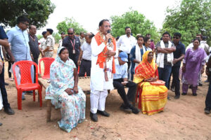 ढ़ोढऱीखाला पारा में सीएम साय ने लगाई चौपाल