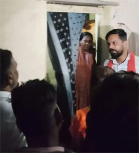 धर्मांतरण का मामला: घर में चल रही थी प्रार्थना सभा, बजरंग दल ने मचाया हंगामा, पुलिस हिरासत में पास्टर