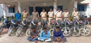 बाइक चोर गिरोह का भंडाफोड़, 9 चोरी की बाइक बरामद, 3 गिरफ्तार