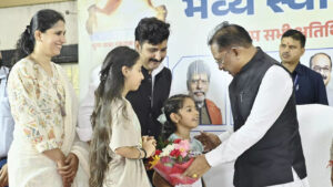 झूलेलाल धाम में आयोजित भव्य स्वास्थ्य शिविर में शामिल हुए सीएम साय