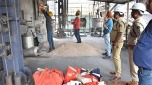 एसपी ऑफिस व थानों में जमा 9 टन दस्तावेज जलाए, दुर्ग पुलिस ने दो फैक्ट्रियों में किया नष्टीकरण
