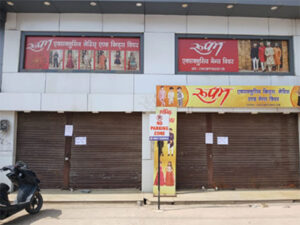 पंडरी में 19 दुकानें सील, सड़क यातायात बाधित कर रहे थे संचालक