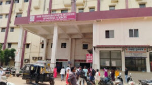डॉक्टर ने किया सोशल मिडिया पर आपत्तिजनत पोस्ट,कॉलेज प्रबंधन ने किया सस्पेंड