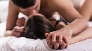 खूबसूरत थी सरहज, हैंडसम था जीजा, कमरे में घुसा पति फिर हो गया…