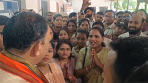 स्वास्थ्य मितान की नौकरी खतरे में, स्वास्थ्य मंत्री ने दिया आश्वासन, अनुभव के आधार पर दी जाएगी प्राथमिकता